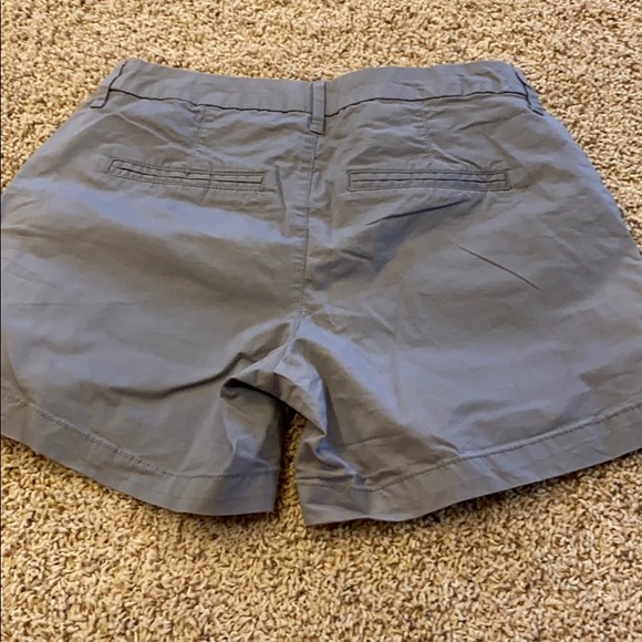 old navy gray 4 long Chino shorts everyday small - Picture 4 of 4